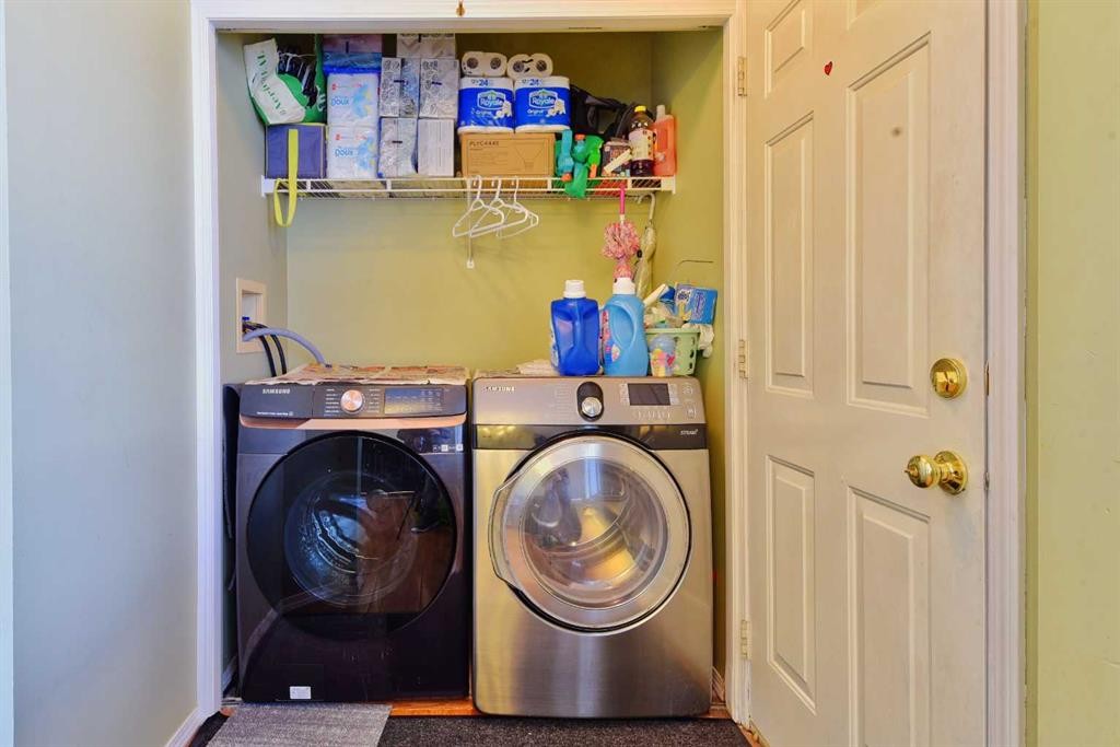 125 Costa Mesa Close Ne, Calgary, AB - Indoor Photo Showing Laundry Room