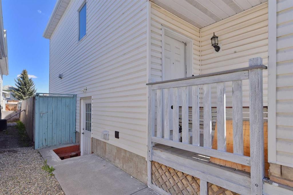 125 Costa Mesa Close Ne, Calgary, AB - Outdoor With Exterior