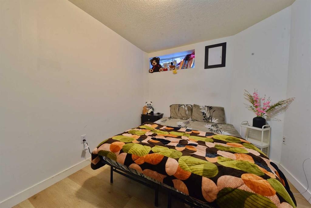 125 Costa Mesa Close Ne, Calgary, AB - Indoor Photo Showing Bedroom