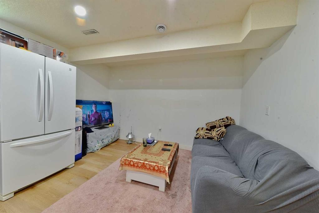 125 Costa Mesa Close Ne, Calgary, AB - Indoor