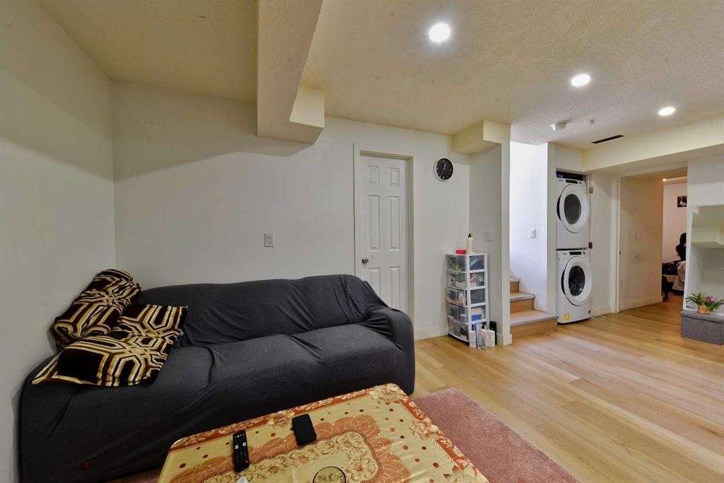 125 Costa Mesa Close Ne, Calgary, AB - Indoor