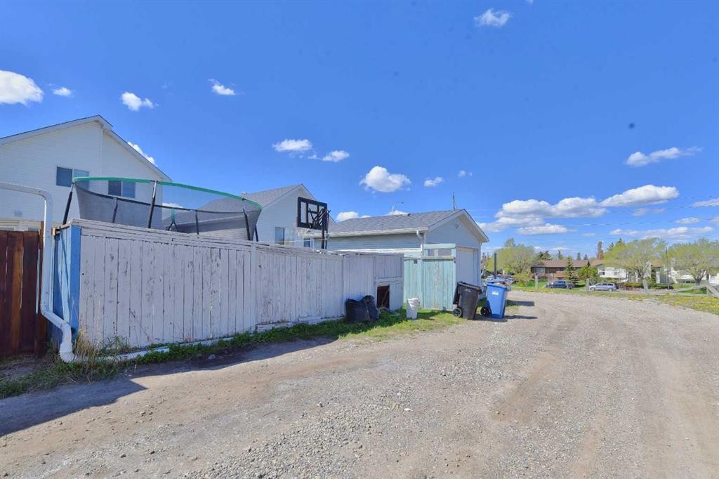 125 Costa Mesa Close Ne, Calgary, AB - Outdoor
