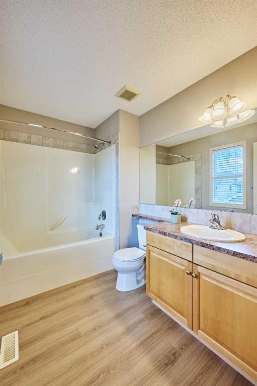 383 Prestwick Close Se, Calgary, AB - Indoor Photo Showing Bathroom