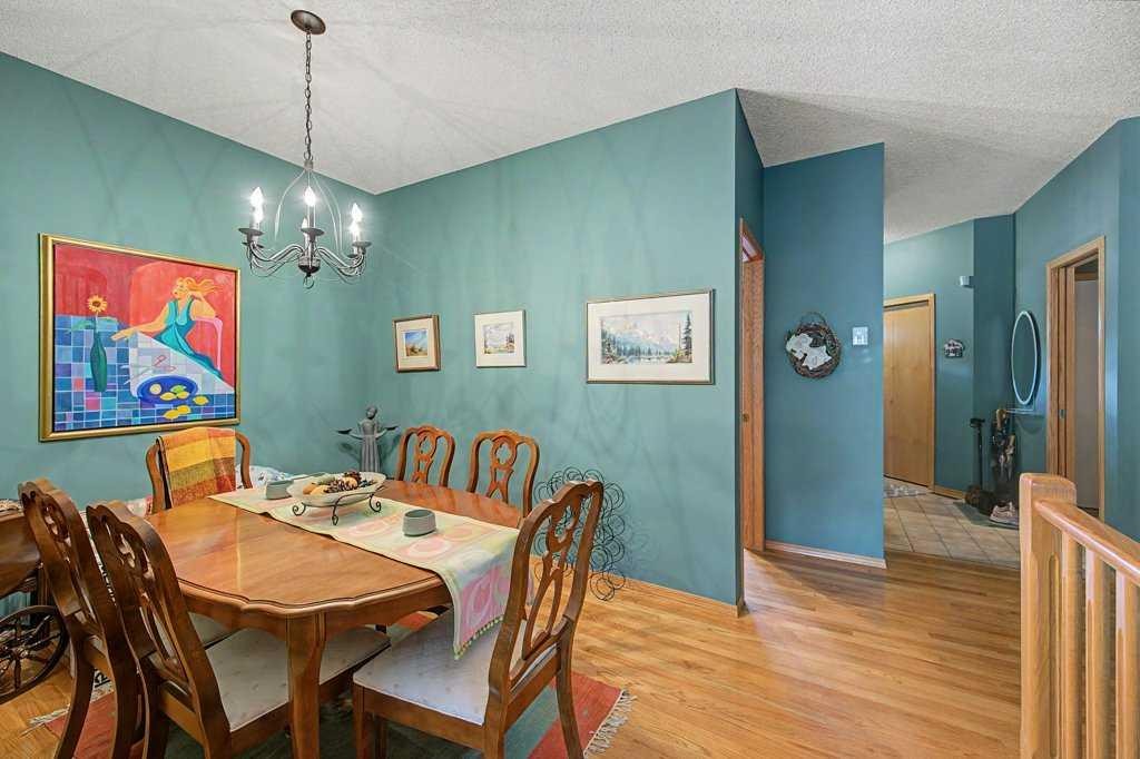 18 Prominence View Sw, Calgary, AB - Indoor Photo Showing Dining Room