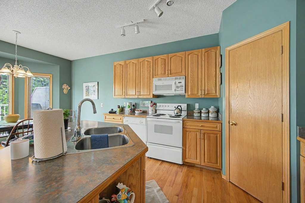 18 Prominence View Sw, Calgary, AB - Indoor Photo Showing Kitchen With Double Sink