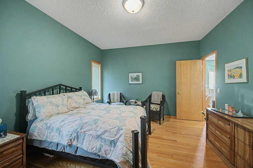 18 Prominence View Sw, Calgary, AB - Indoor Photo Showing Bedroom