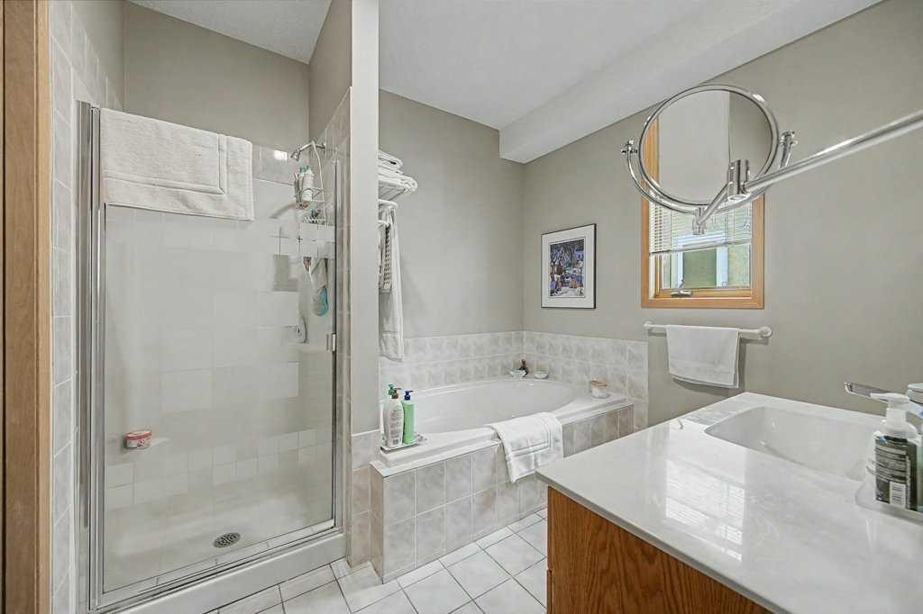 18 Prominence View Sw, Calgary, AB - Indoor Photo Showing Bathroom