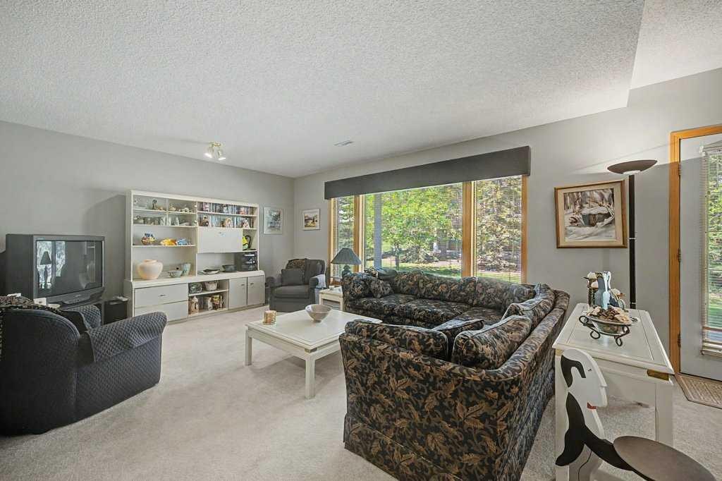 18 Prominence View Sw, Calgary, AB - Indoor Photo Showing Living Room