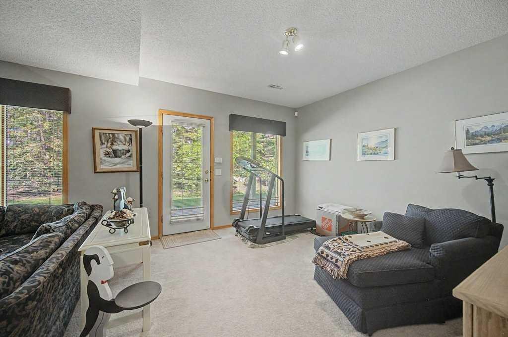 18 Prominence View Sw, Calgary, AB - Indoor Photo Showing Living Room