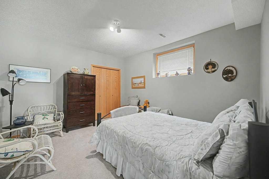 18 Prominence View Sw, Calgary, AB - Indoor Photo Showing Bedroom