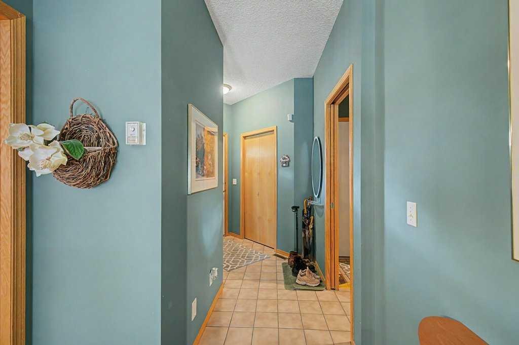 18 Prominence View Sw, Calgary, AB - Indoor