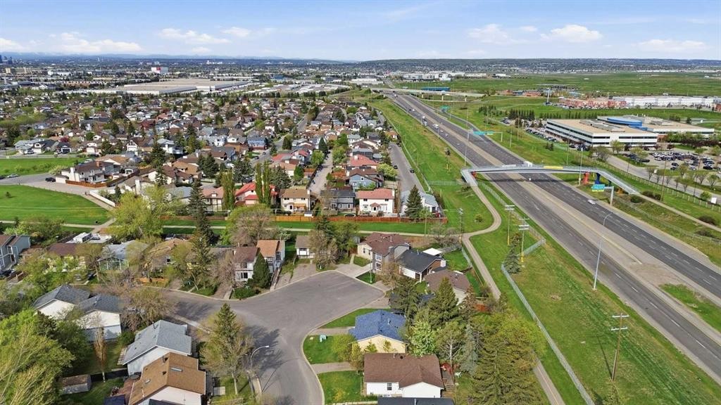 855 Whitehill Way Ne, Calgary, AB - Outdoor With View