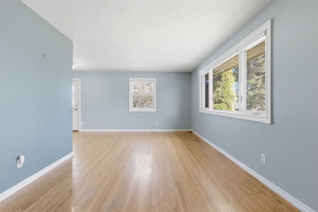 827 Forlee Drive Se, Calgary, AB - Indoor Photo Showing Other Room