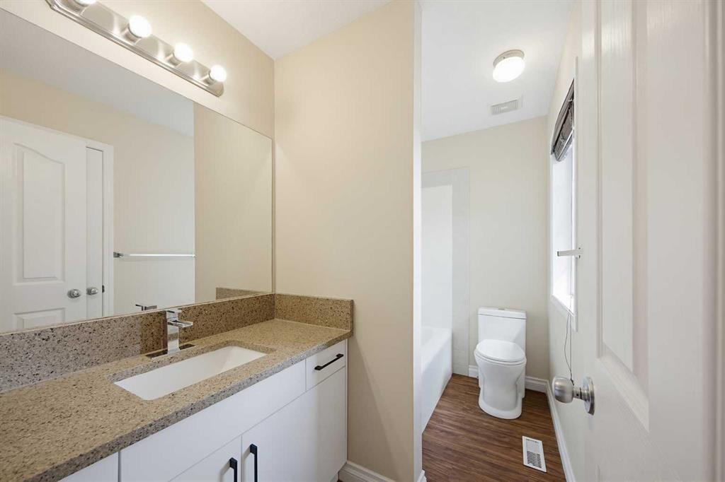 133 Saddlecrest Green Ne, Calgary, AB - Indoor Photo Showing Bathroom