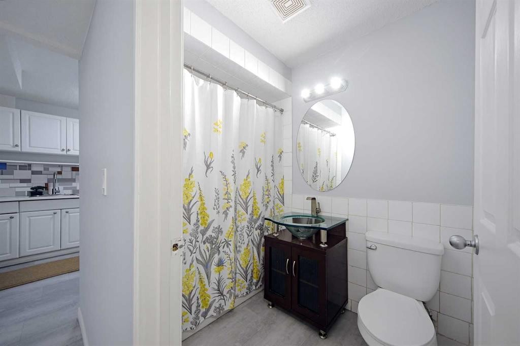 133 Saddlecrest Green Ne, Calgary, AB - Indoor Photo Showing Bathroom
