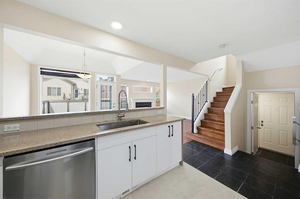 133 Saddlecrest Green Ne, Calgary, AB - Indoor Photo Showing Kitchen