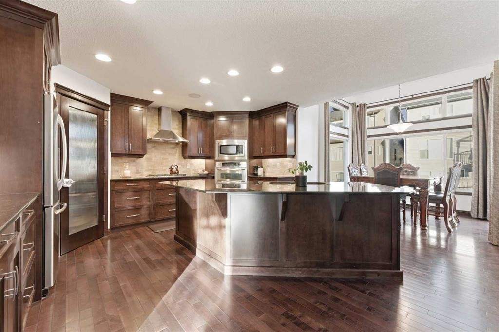 225 Panamount Road, Calgary, AB - Indoor Photo Showing Kitchen With Upgraded Kitchen