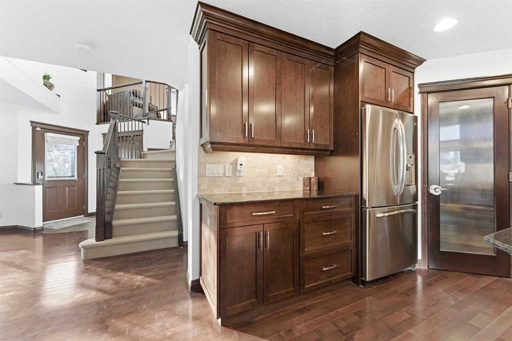 225 Panamount Road, Calgary, AB - Indoor Photo Showing Kitchen