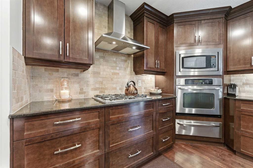 225 Panamount Road, Calgary, AB - Indoor Photo Showing Kitchen With Upgraded Kitchen