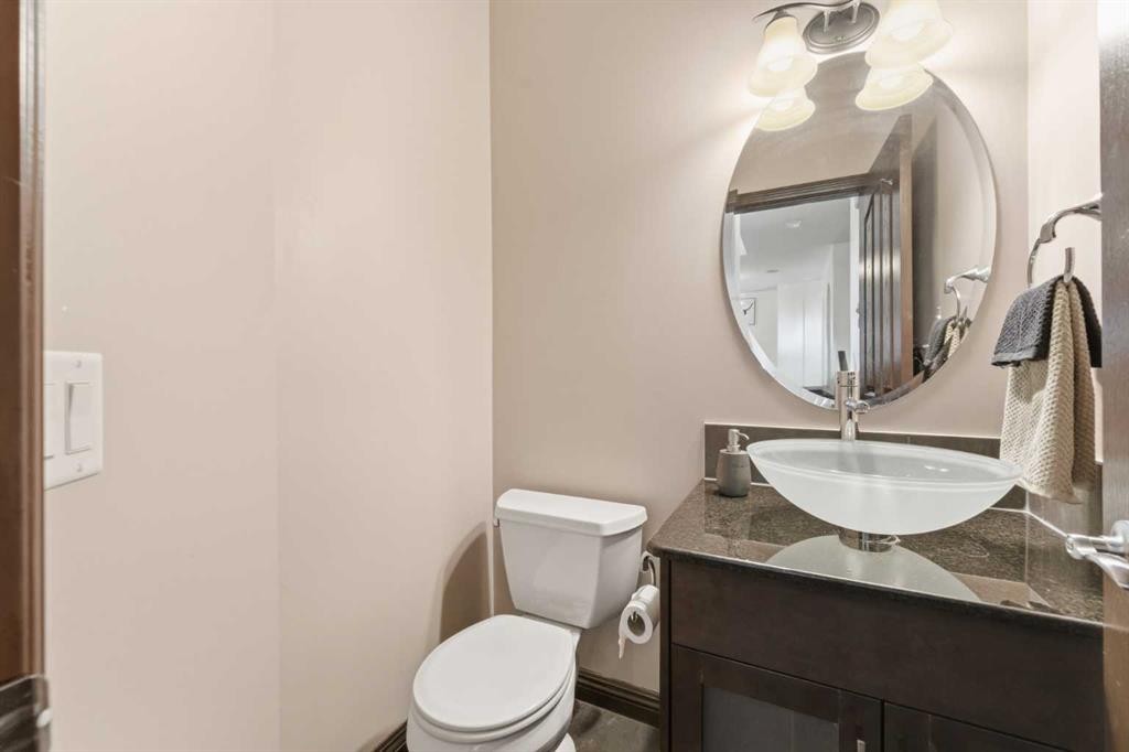 225 Panamount Road, Calgary, AB - Indoor Photo Showing Bathroom