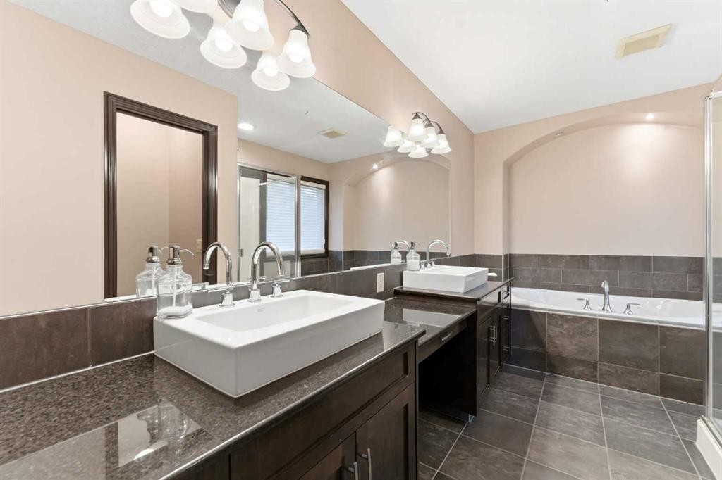 225 Panamount Road, Calgary, AB - Indoor Photo Showing Bathroom