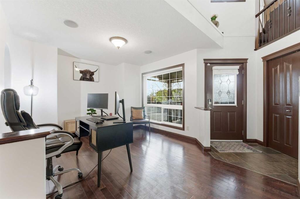 225 Panamount Road, Calgary, AB - Indoor Photo Showing Other Room