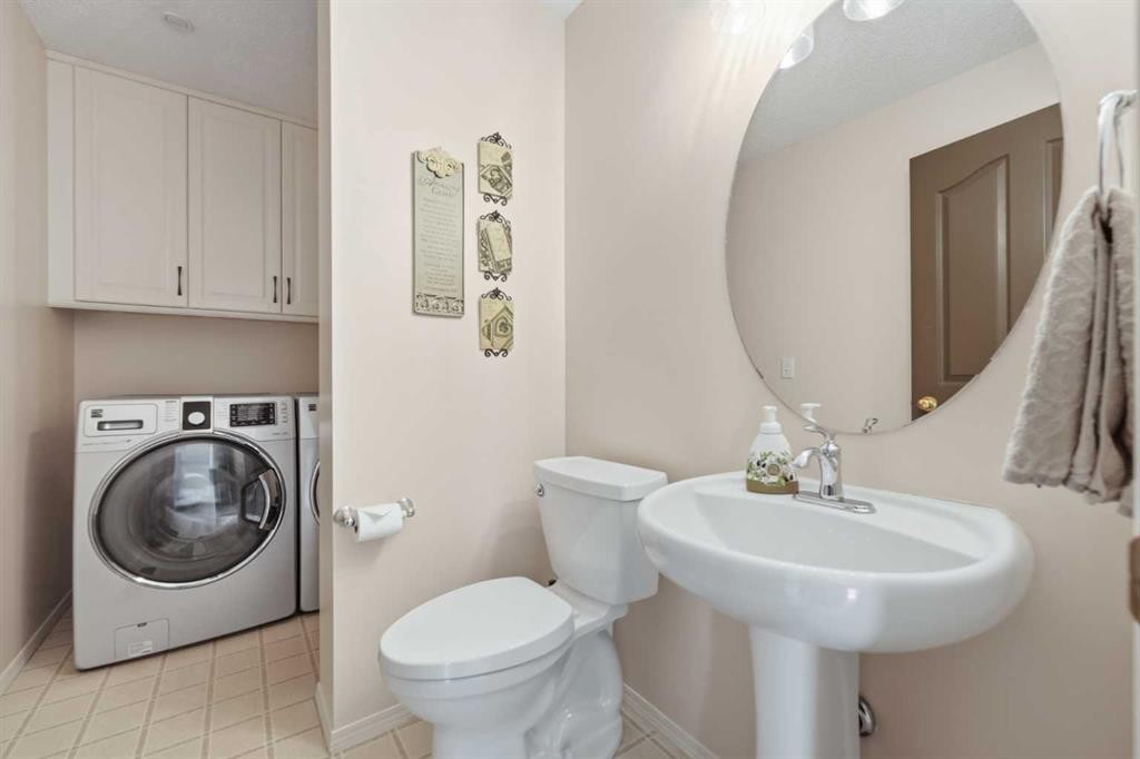 46 Somerside Place Sw, Calgary, AB - Indoor Photo Showing Laundry Room