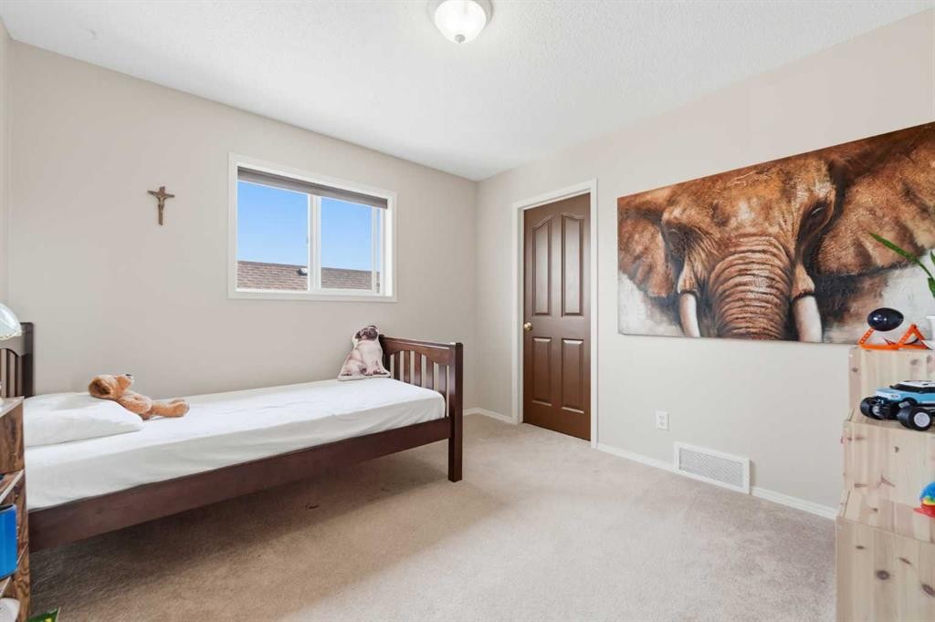 46 Somerside Place Sw, Calgary, AB - Indoor Photo Showing Bedroom