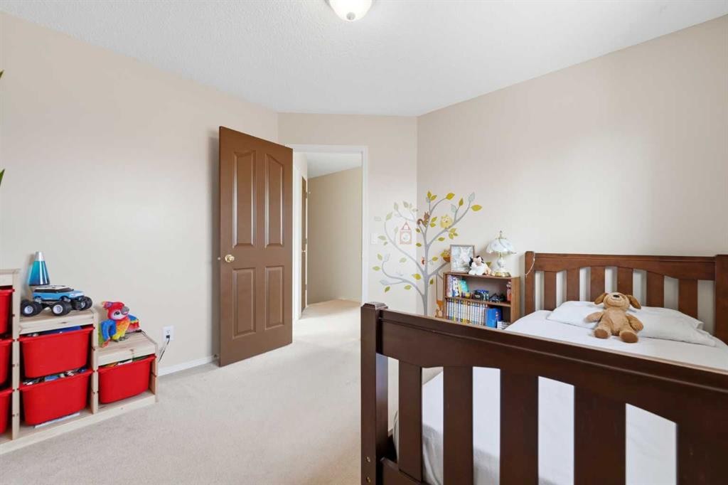 46 Somerside Place Sw, Calgary, AB - Indoor Photo Showing Other Room