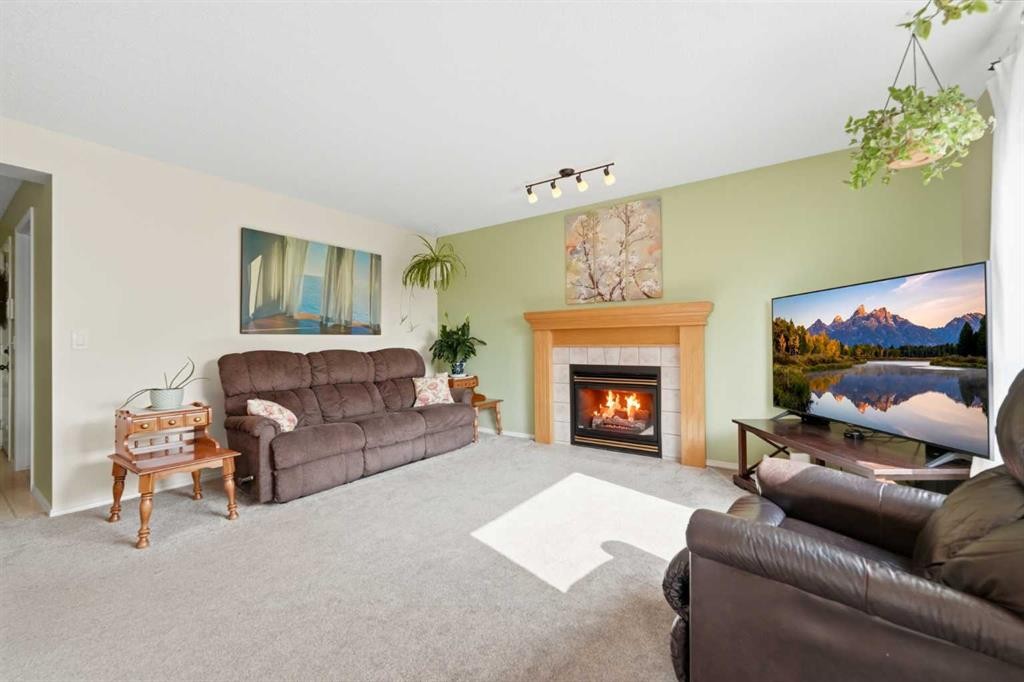 46 Somerside Place Sw, Calgary, AB - Indoor Photo Showing Living Room With Fireplace