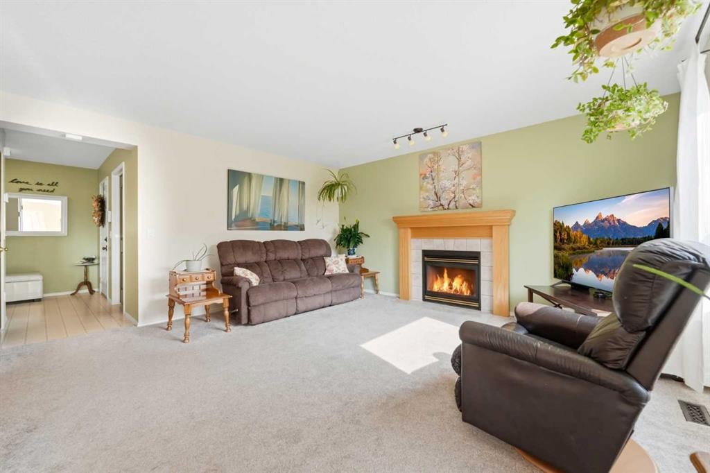 46 Somerside Place Sw, Calgary, AB - Indoor Photo Showing Living Room With Fireplace