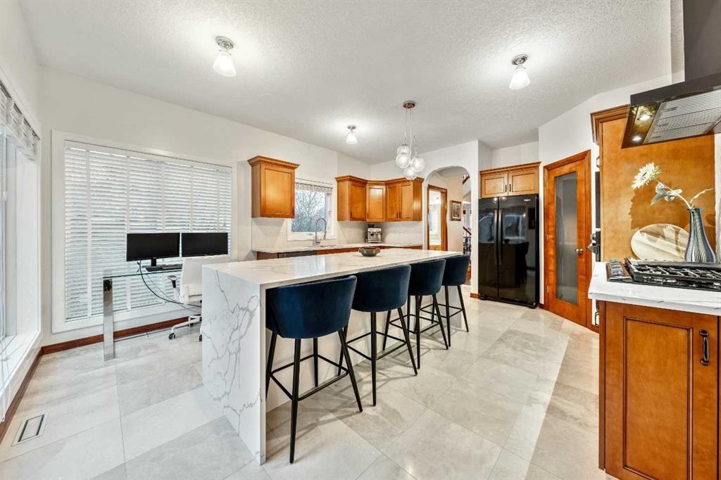 212 12A Street Ne, Calgary, AB - Indoor
