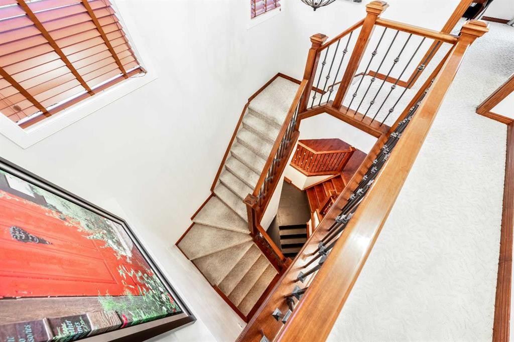 212 12A Street Ne, Calgary, AB - Indoor Photo Showing Other Room
