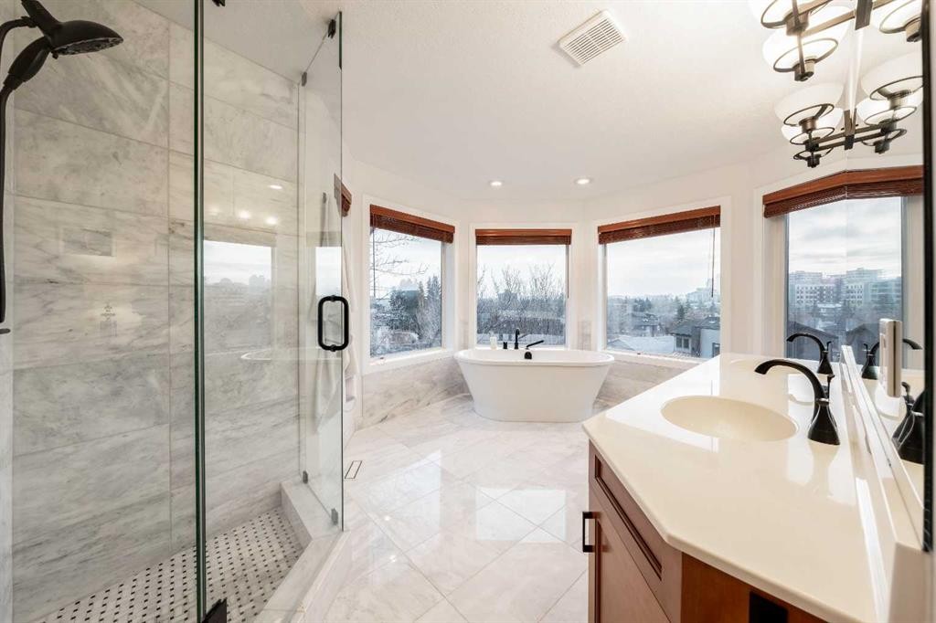 212 12A Street Ne, Calgary, AB - Indoor Photo Showing Bathroom