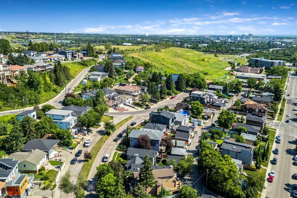 212 12A Street Ne, Calgary, AB - Outdoor With View