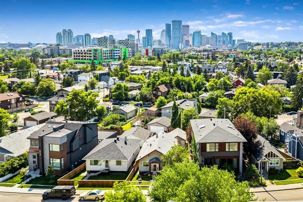 212 12A Street Ne, Calgary, AB - Outdoor With View