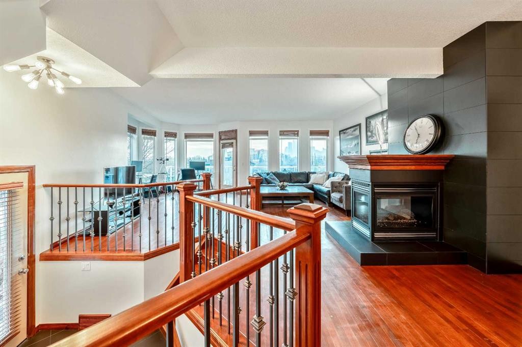 212 12A Street Ne, Calgary, AB - Indoor With Fireplace