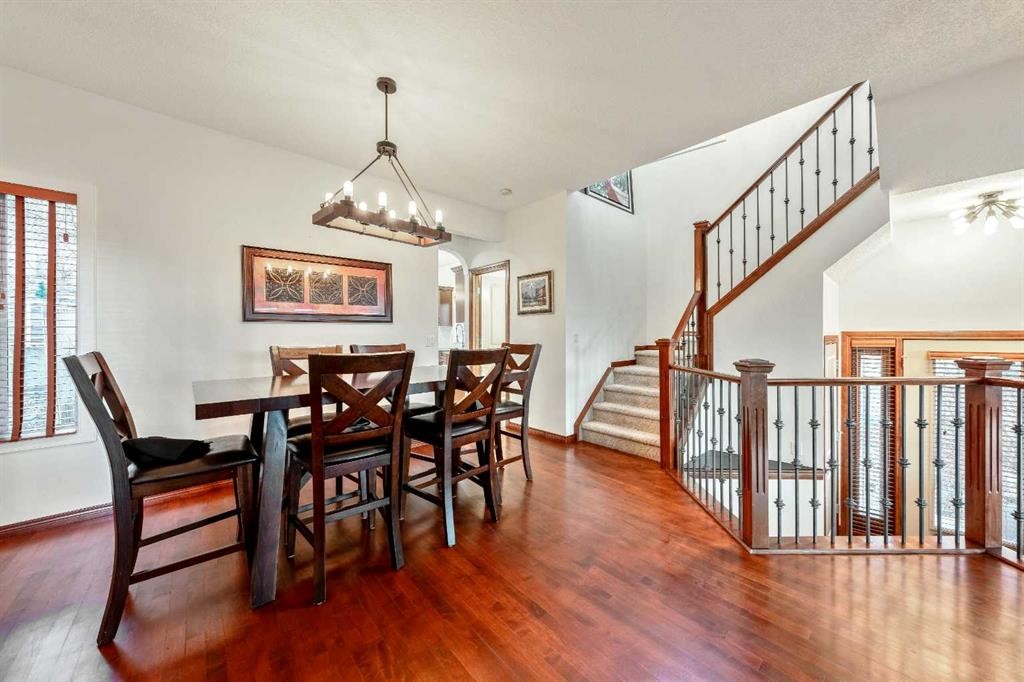 212 12A Street Ne, Calgary, AB - Indoor Photo Showing Dining Room