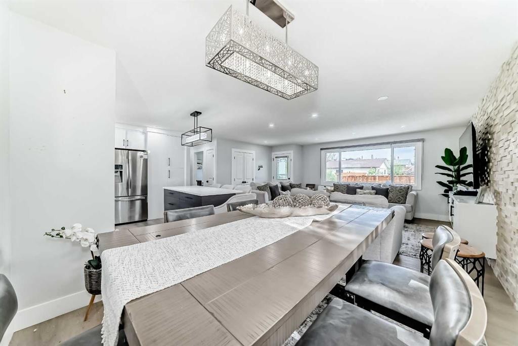12 Rundleson Way Ne, Calgary, AB - Indoor Photo Showing Dining Room