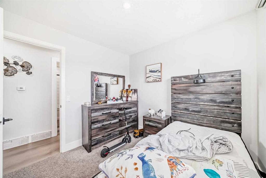 12 Rundleson Way Ne, Calgary, AB - Indoor Photo Showing Bedroom