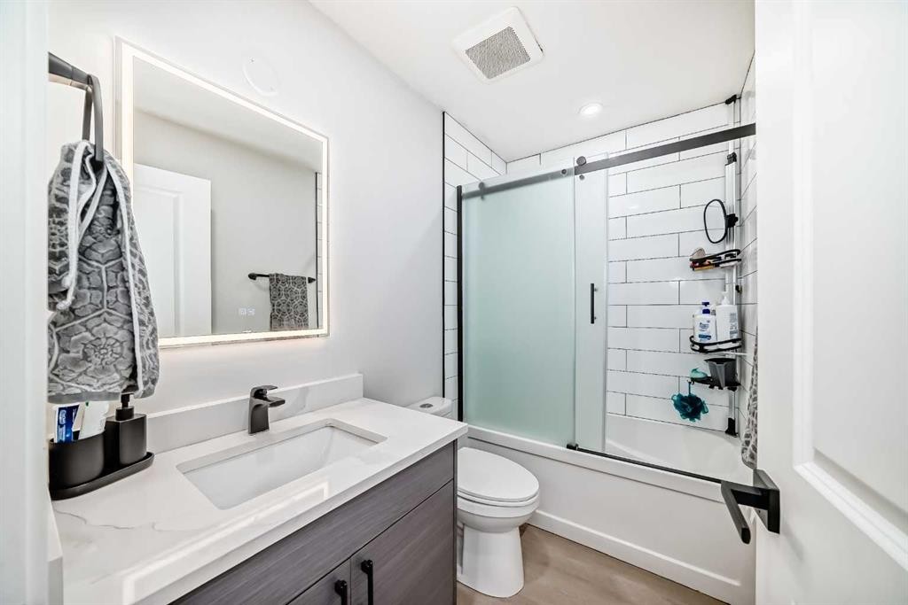 12 Rundleson Way Ne, Calgary, AB - Indoor Photo Showing Bathroom