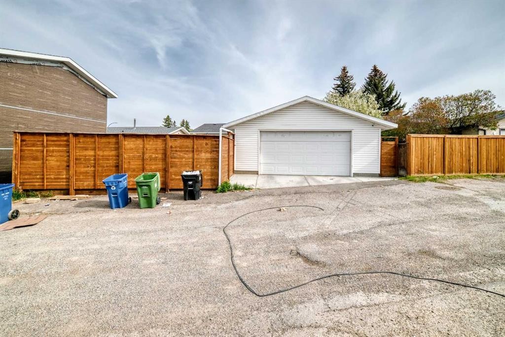 12 Rundleson Way Ne, Calgary, AB - Outdoor