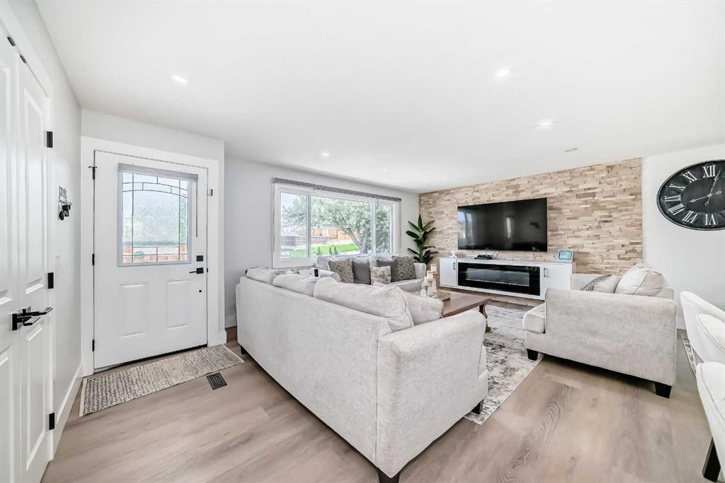 12 Rundleson Way Ne, Calgary, AB - Indoor Photo Showing Living Room With Fireplace