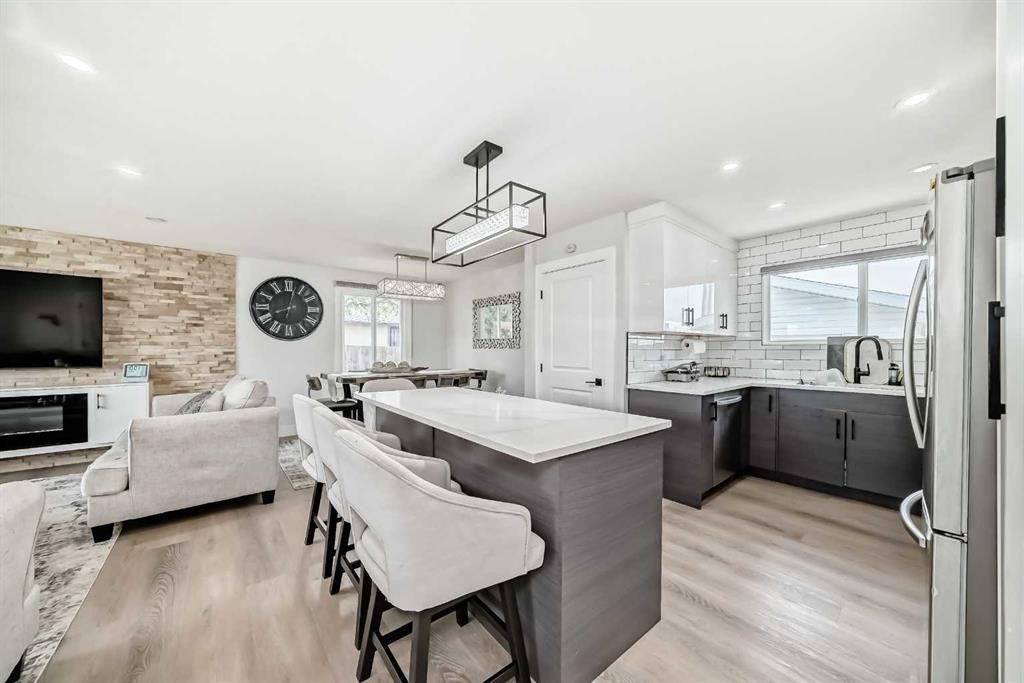 12 Rundleson Way Ne, Calgary, AB - Indoor Photo Showing Kitchen With Upgraded Kitchen
