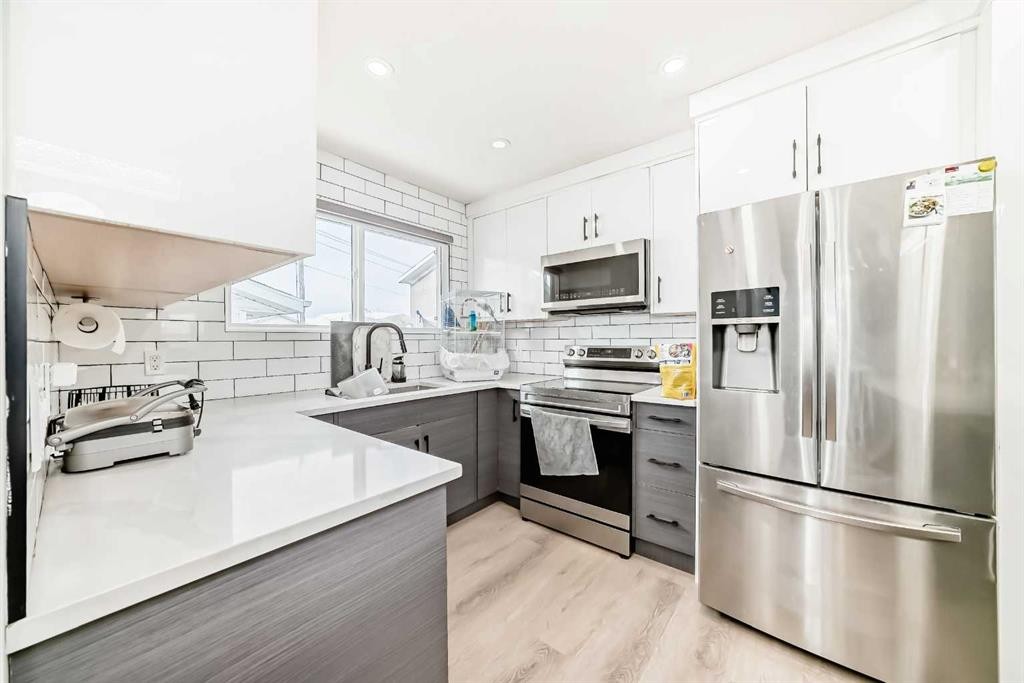 12 Rundleson Way Ne, Calgary, AB - Indoor Photo Showing Kitchen With Stainless Steel Kitchen With Upgraded Kitchen