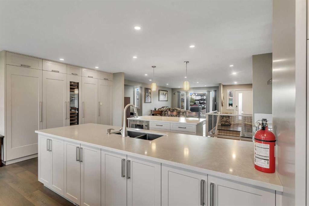 760 West Chestermere Drive, Chestermere, AB - Indoor Photo Showing Kitchen
