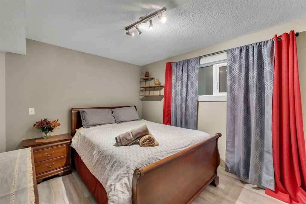 760 West Chestermere Drive, Chestermere, AB - Indoor Photo Showing Bedroom
