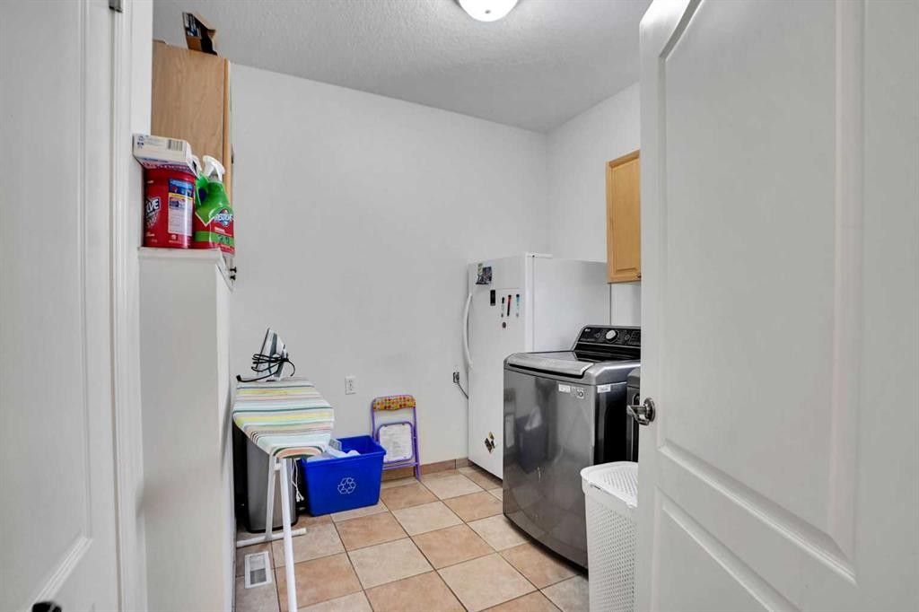 6 Strathridge Way Sw, Calgary, AB - Indoor Photo Showing Laundry Room