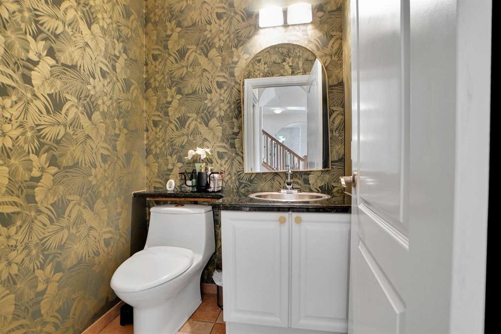 6 Strathridge Way Sw, Calgary, AB - Indoor Photo Showing Bathroom