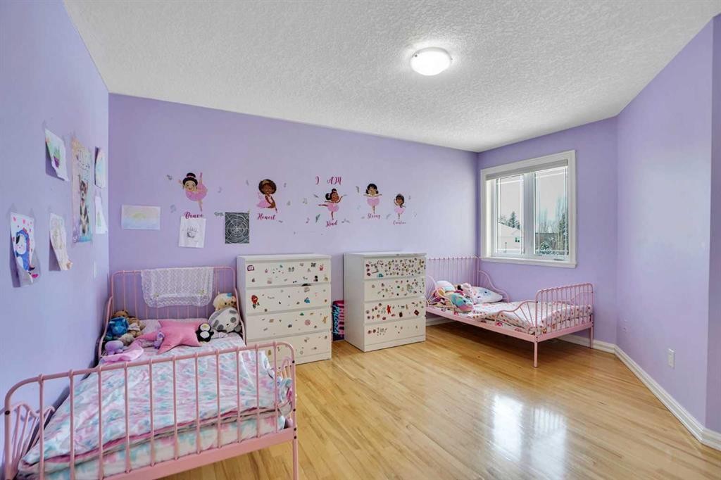 6 Strathridge Way Sw, Calgary, AB - Indoor Photo Showing Bedroom